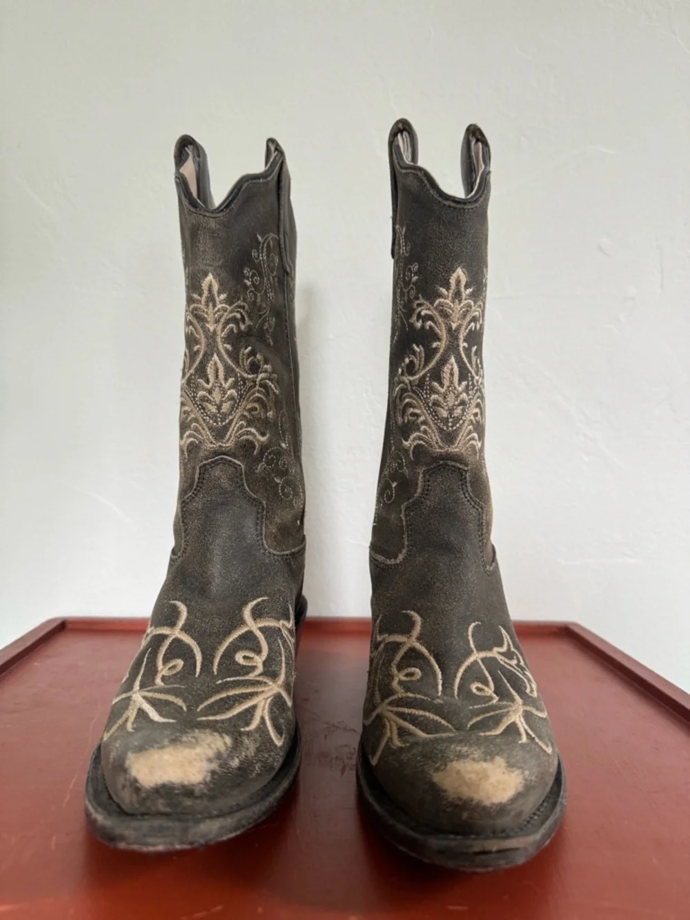 Old West Charcoal Snip Toe Western Boot Embroidered Distressed Pull On 1.0-D